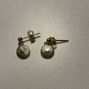 Adorable gold drop earring